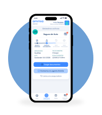 Daños materiales en vehículos de flotilla tras una colisión.